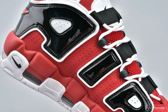 Pack Air 921948-600  (2017) Hoops More Bulls Uptempo 0804